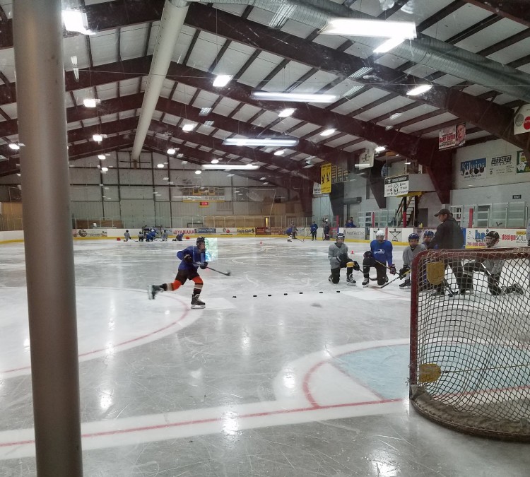 Lakeland Hawks Ice Arena (Minocqua,&nbspWI)